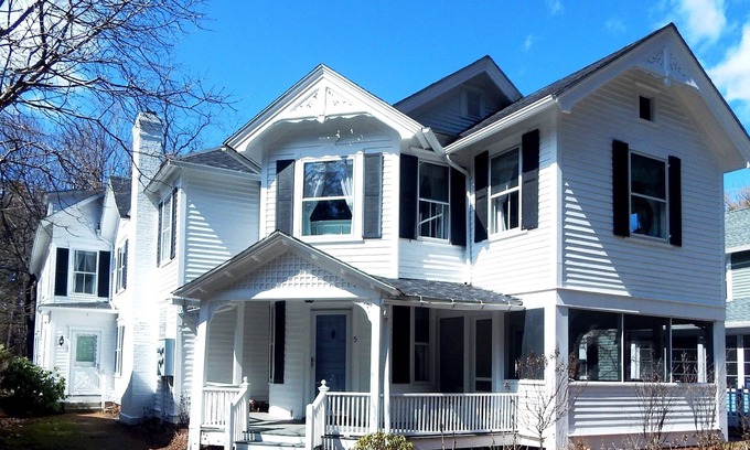 Stockbridge House | In-Town Victorian 5 Bd Front House &/or 6 Bd Back House w/Beach Rights, Skiing