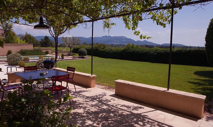 Violes House | In Violès, Vaucluse, luxury landhouse for your holiday, heated pool