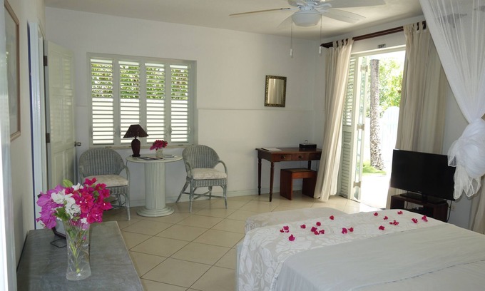 Silver Sands Apartment | Inchcape Seaside Villas right on Silver Sands Beach - Seaview Studio