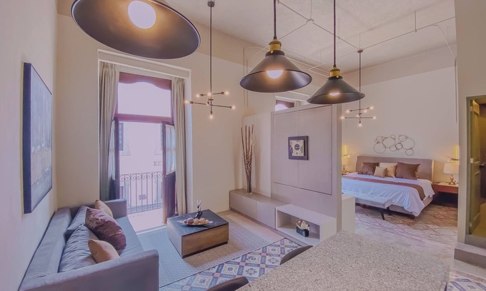 Puebla Historic Center Apartment | Incredible suite with WiFi, Kitchen, living room, King Bed, balcony in Puebla