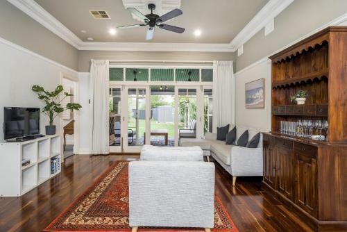 Kensington House | Incredible 3-Bed Renovated Home with Huge Garden