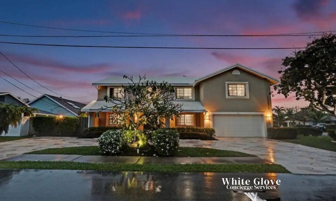 Deerfield Beach Villa | Incredible 7BR w/Game Room Heated Pool & Jacuzzi!