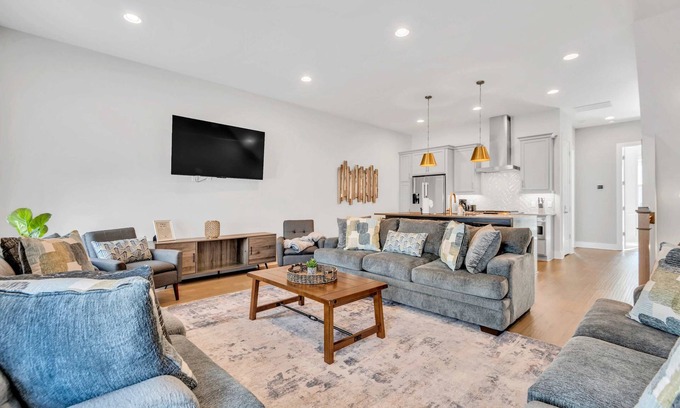 Hadley - Washington House | Incredible Downtown Nashville Skyline View *14 Bed