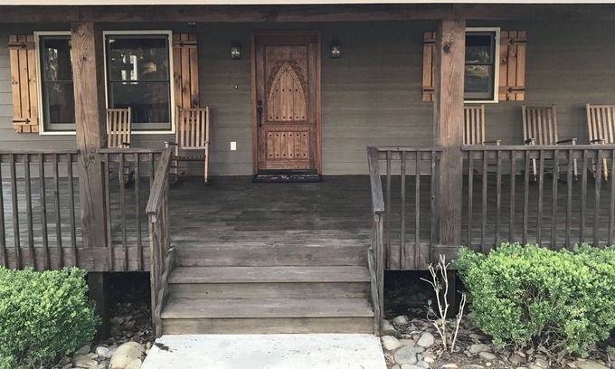 Waleska House | Incredible Mountin Lodge Retreat with Spectacular Views in Lake Arrowhead.