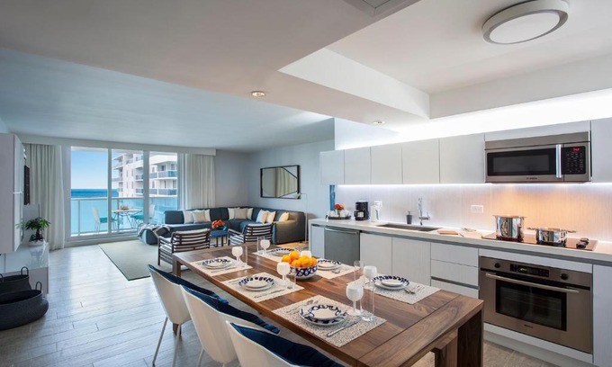 South Beach Apartment | Incredible Ocean Views! Terrace, 1800 sq.ft., Hotel