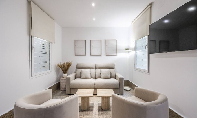 Las Acacias Apartment | Incredible Renovated Apartment E3A