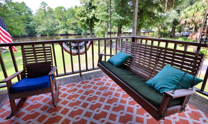 Ridgeville House | Incredible Riverfront Home + boat ramp + swimming