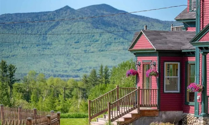 Jefferson House | Incredible White Mountains 7 Bedroom 7 Bath Historical Home!