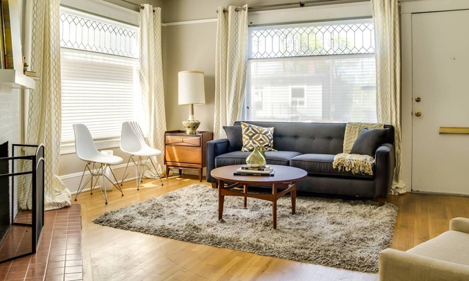 Lloyd District Condo | Incredibly Located Urban Retreat, Close to Shopping, Restaurants, and Groceries, Walk to Everything