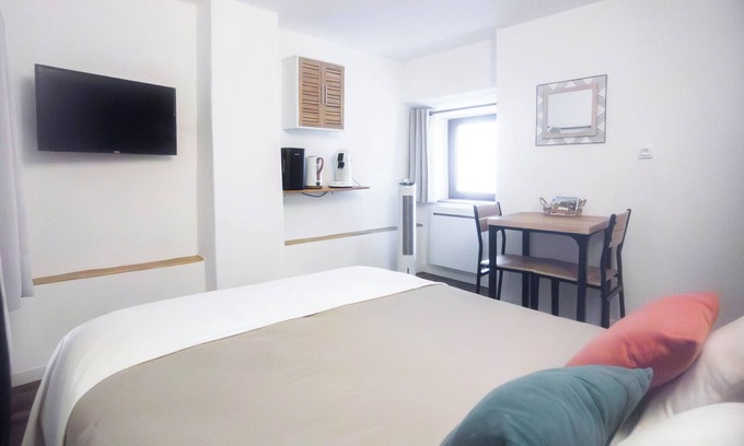Montpezat-sous-Bauzon Bed & Breakfast | Independent room with private bathroom