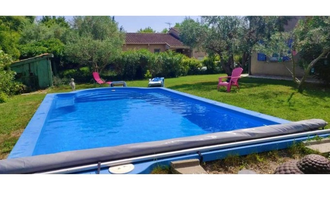 Redessan Apartment | Independent apartment in the countryside + swimming pool, at the bottom of a detached house