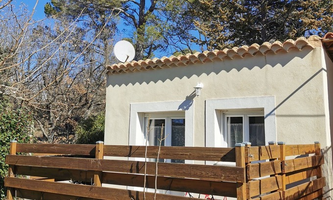 Pierrevert Apartment | Independent house 2 minutes from the Luberon golf course