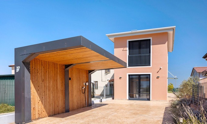Ceggia House | Independent Villa La Perla
