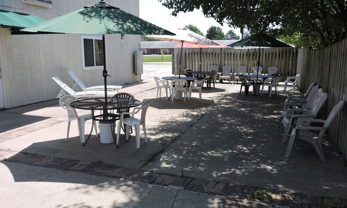 Albia Hotel | Indian Hills Inn & RV Park