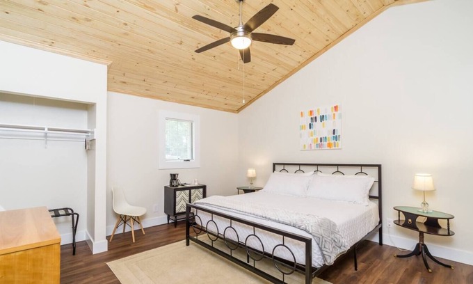 Dahlonega House | Indian Hills Retro Motel Suite G