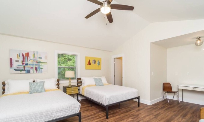 Dahlonega House | Indian Hills Retro Motel Suite J
