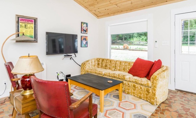 Dahlonega House | Indian Hills Retro Motel - 7 Suite Takeover, sleeps 25
