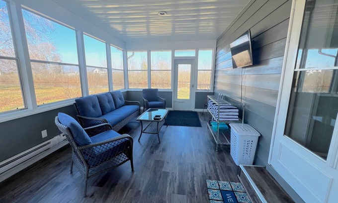 Dowagiac Cottage | Indian Lake Channel Hideaway