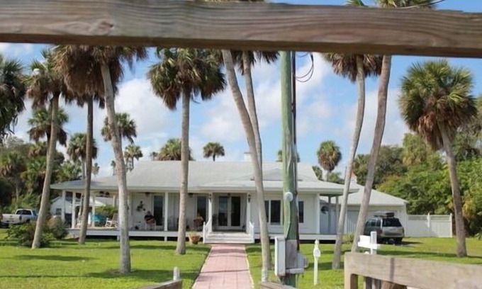 St. Lucie Village Cottage | Indian River Lagoon Waterfront Cottages