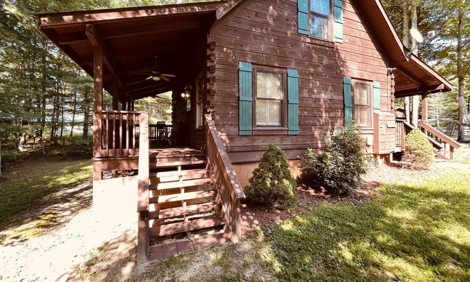 Jamestown Cabin | Indian Rock Trail Equestrian Cabin and Barn, Big South Fork, Direct Trail Access