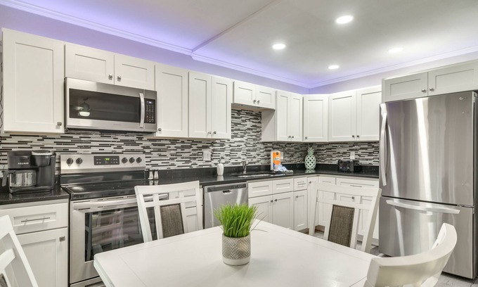 Indian Rocks Beach Apartment | Indian Rocks Beach Retreat: Walk to Beaches!