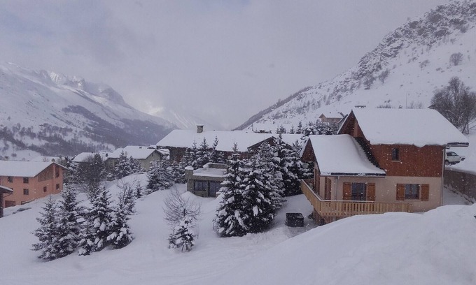 Le Bettaix Ski Chalet | Individual 150 m² chalet for 11 people
