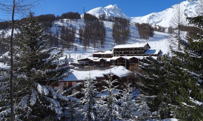 Allos Ski Chalet | Individual chalet Resort center