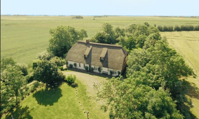 Osterhever House | Individual maisonette apartment with garden and terrace