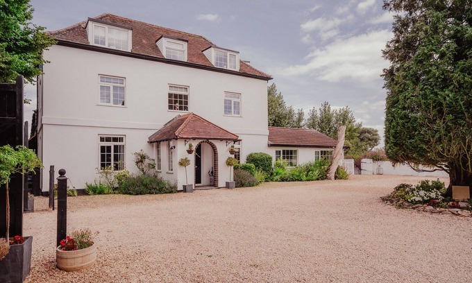 Blaisdon House | Indoor heated swimming Pool, Hot tub sleeps up to 30.Amazing Riverside House