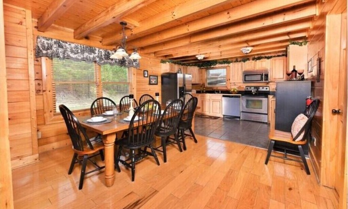Sevierville Apartment | INDOOR/OUTDOOR POOL, IN BEST RESORT. CLOSE TO MAJOR ATTRACTIONS!n