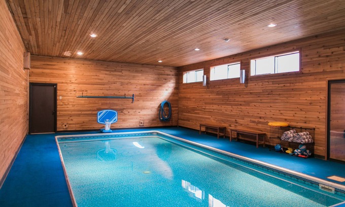 Fairwood House | *Indoor Pool* Stay and Play Family Home in Spokane