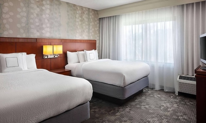 Laguna Hills Hotel | Indulge in Home-Like Comfort! 3 Relaxing Units, Near Glenwood Park, Pet-Friendly