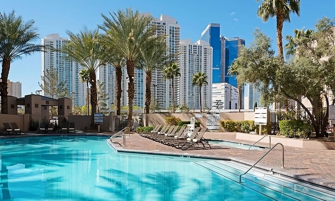 Las Vegas Hotel | Indulge in the Best of Las Vegas! 4 Relaxing Units, Outdoor Pool, Kitchen