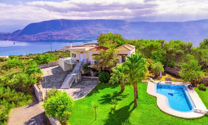 Pitharion Villa | Indulge in the unique minimalistic design and spacious living areas