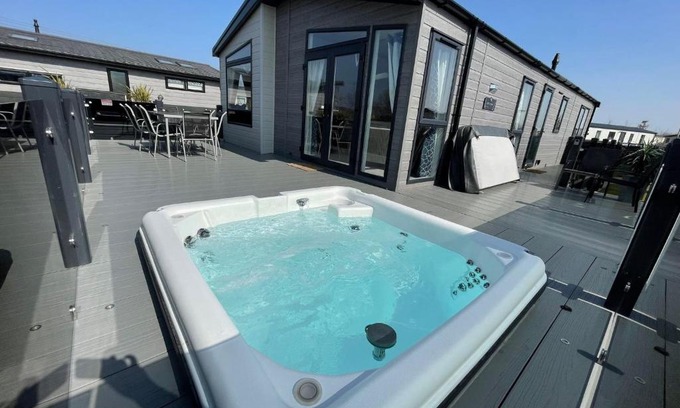 Tattershall House | Indulgence Lakeside Lodge i3 with hot tub, private fishing peg situated at Tattershall Lakes Country Park
