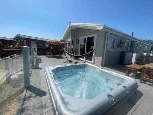 Tattershall House | Indulgence lakeside lodge i1 with hot tub, private fishing peg situated at Tattershall Lakes Country Park