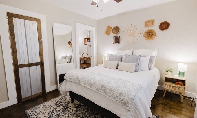 Fort Payne Apartment | Industrial Apartment #4 Queen Studio