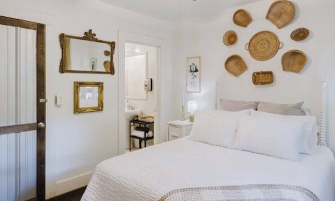 Fort Payne Apartment | Industrial Apartment #5 Queen Studio