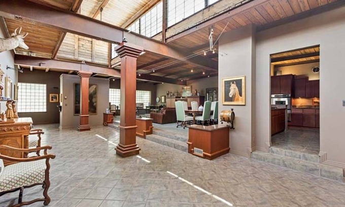 Chatham-Arch House | Industrial Elegance♛ Free Parking ♛ Heart of Mass Ave ♛ Downtown Indianapolis