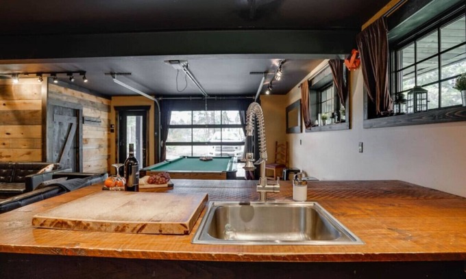 Cantley Apartment | Industrial Loft 1 | Hot Tub | Pool Table | Lake