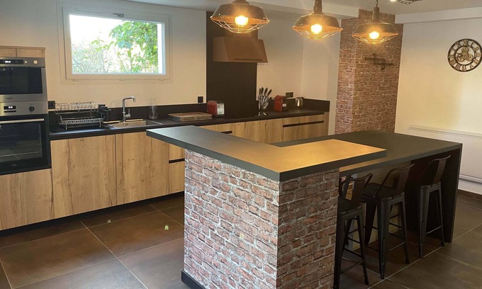 Savines-le-Lac Apartment | Industrial loft apartment jacuzzi