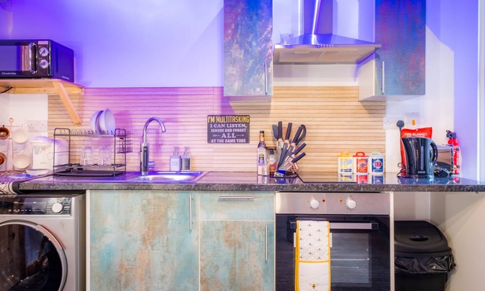 Leeds Apartment | Industrial Studio Near Headingley Stadium