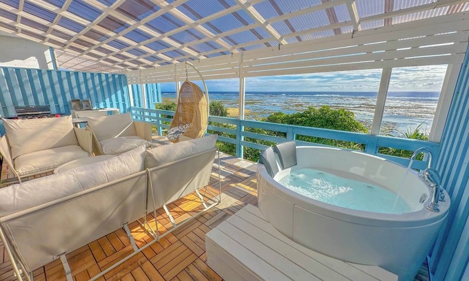 Amami House | InfinityPooljacuzziSAUNAOceanFrontVilla /Amami Kagoshima