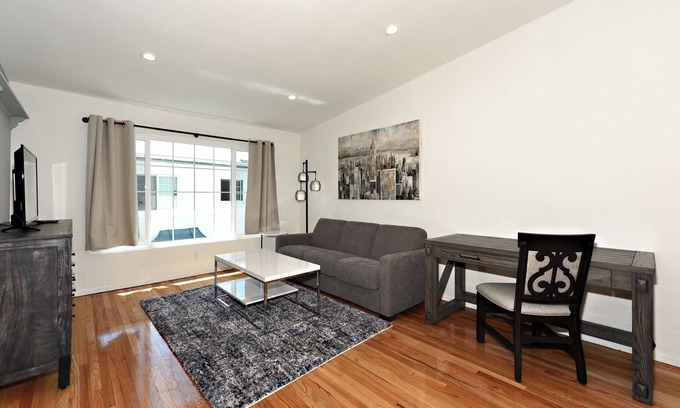 Mar Vista Apartment | ING5- Charming 2-bedroom 2 bath apartment in nice Los Angeles with WiFi, AC