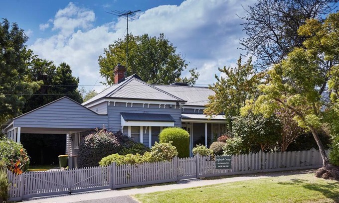 Healesville House | Inglenook Cottage Healesville