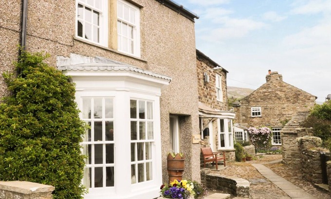 Reeth Cottage | INGLENOOK, family friendly, with open fire in Reeth
