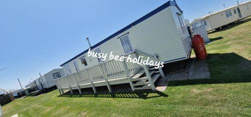 Ingoldmells Ski Chalet | Ingoldmells -caravan- Sleeps 8 - Seaside - Wi-Fi
