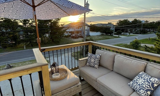 Sandbridge House | Inground Pool! 3 min walk to beach, dining. Dog friendly! 5 BR Sleeps 16