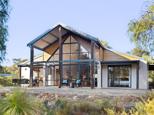 Yallingup House | Inji Homestead - 5 acre holiday home in Margaret river region