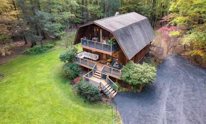 Circleville Cabin | Inkwell Gardens: A Modern Cabin in Middletown Close to Legoland, Golf, Hiking+